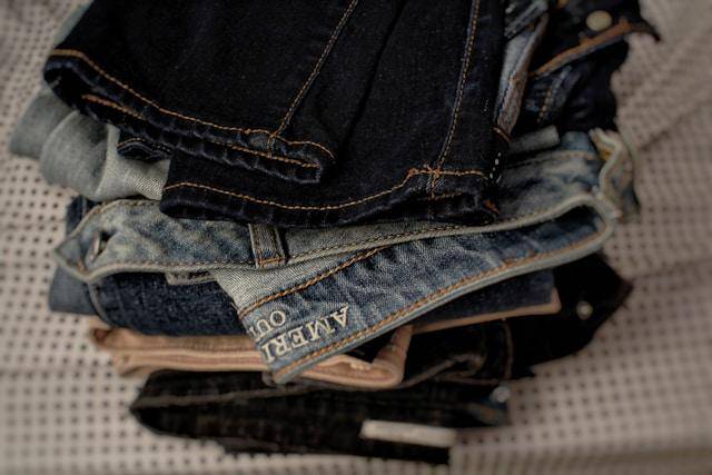 ilustrasi jeans vintage pria (unsplash.com/Leighann Blackwood)