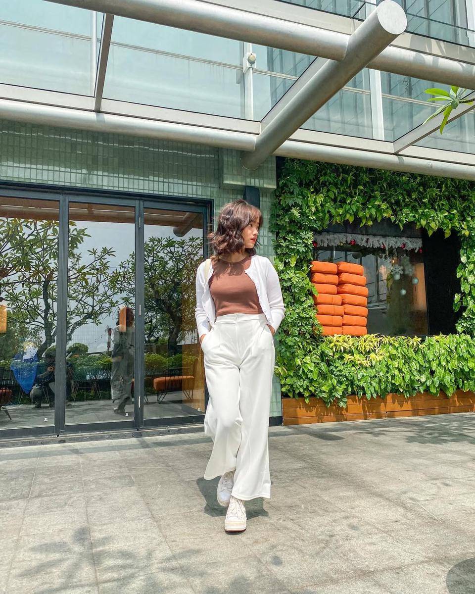 ide outfit kuliah ala Fujianti Utami (instagram.com/fuji_an)
