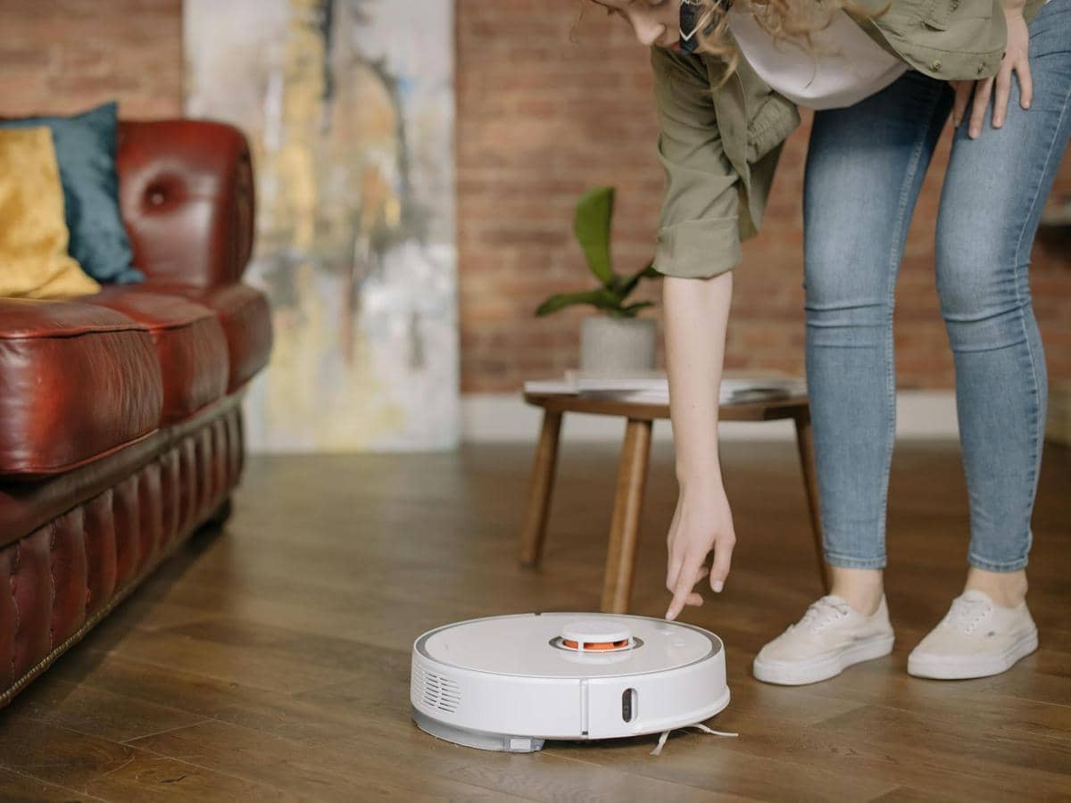 ilustrasi robot vacuum cleaner 