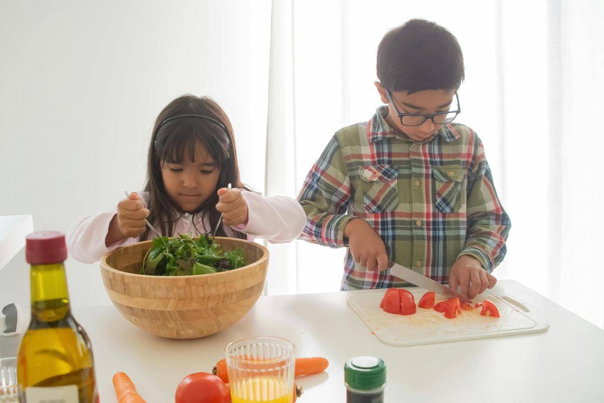 ilustrasi anak belajar memasak (pexels.com/Kampus Production)