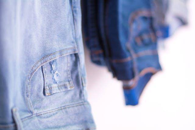 ilustrasi jeans vintage pria (pexels.com/Mica Asato)