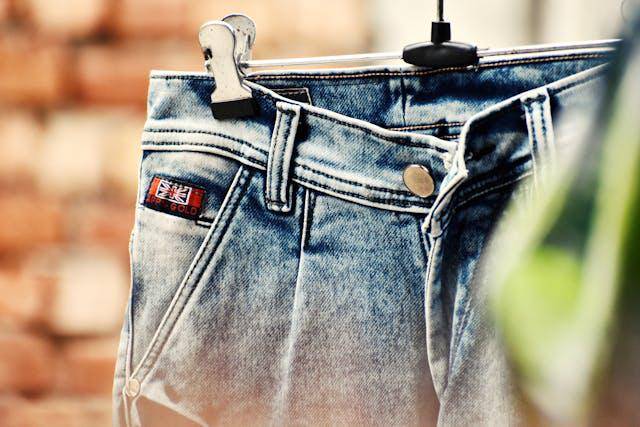 ilustrasi jeans vintage pria (pexels.com/Mstudio)