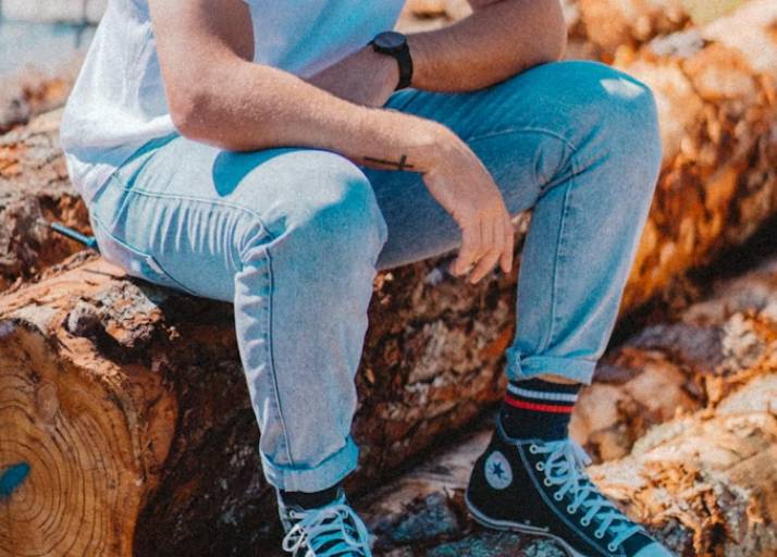illustrasi celana jeans pria (unsplash.com/Tristan Dixon)