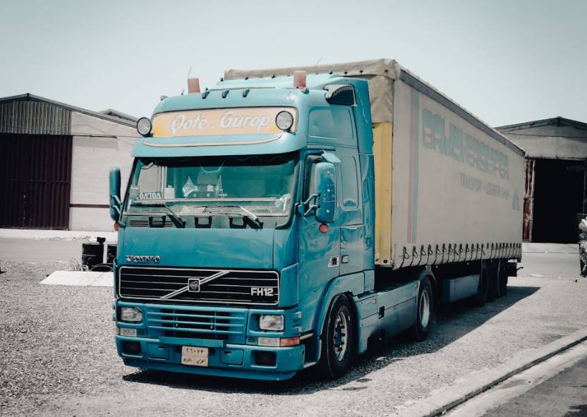 illustrasi truk (pexels.com/Esmihel Muhammed)