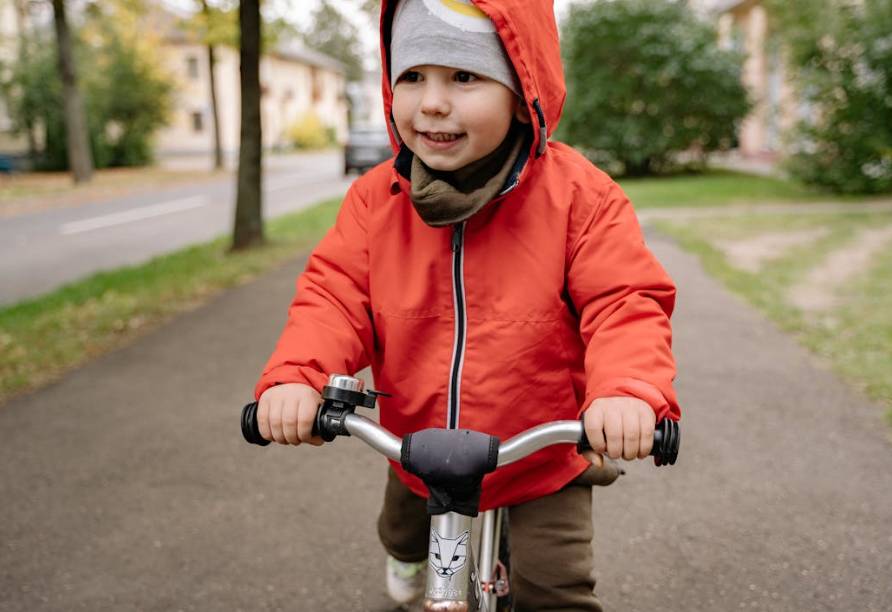 illustrasi anak bersepeda (pexels.com/Yan Krukau)