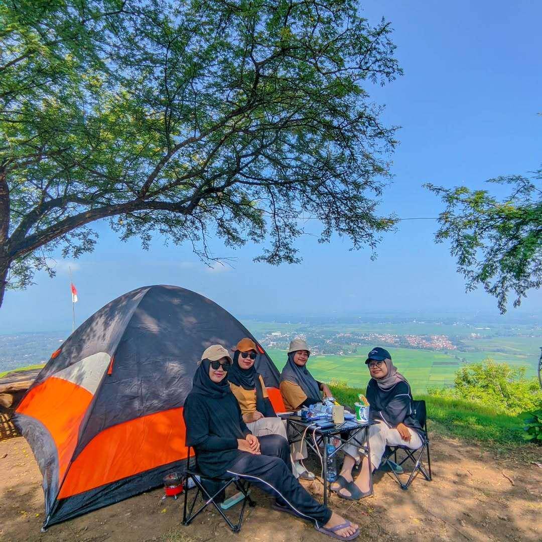 pemandangan camping di Skyland Paralayang