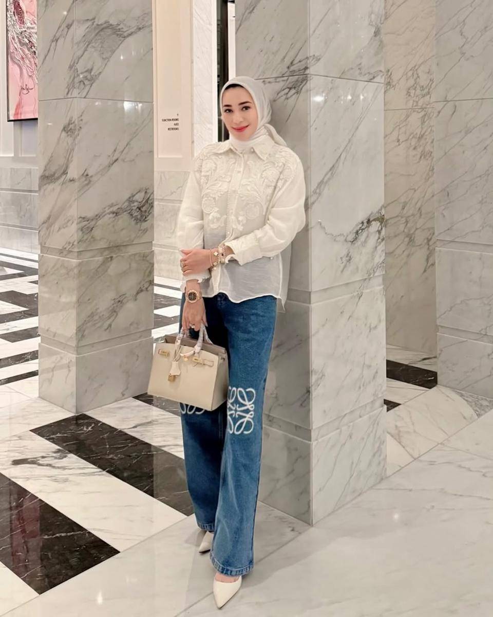 Gaya Elegan Erin Taulany
