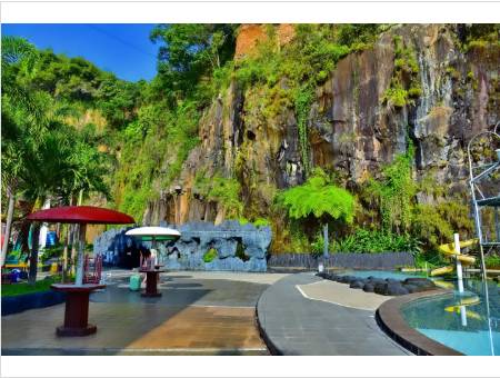 Pesona Nirwana Waterpark di Bandung
