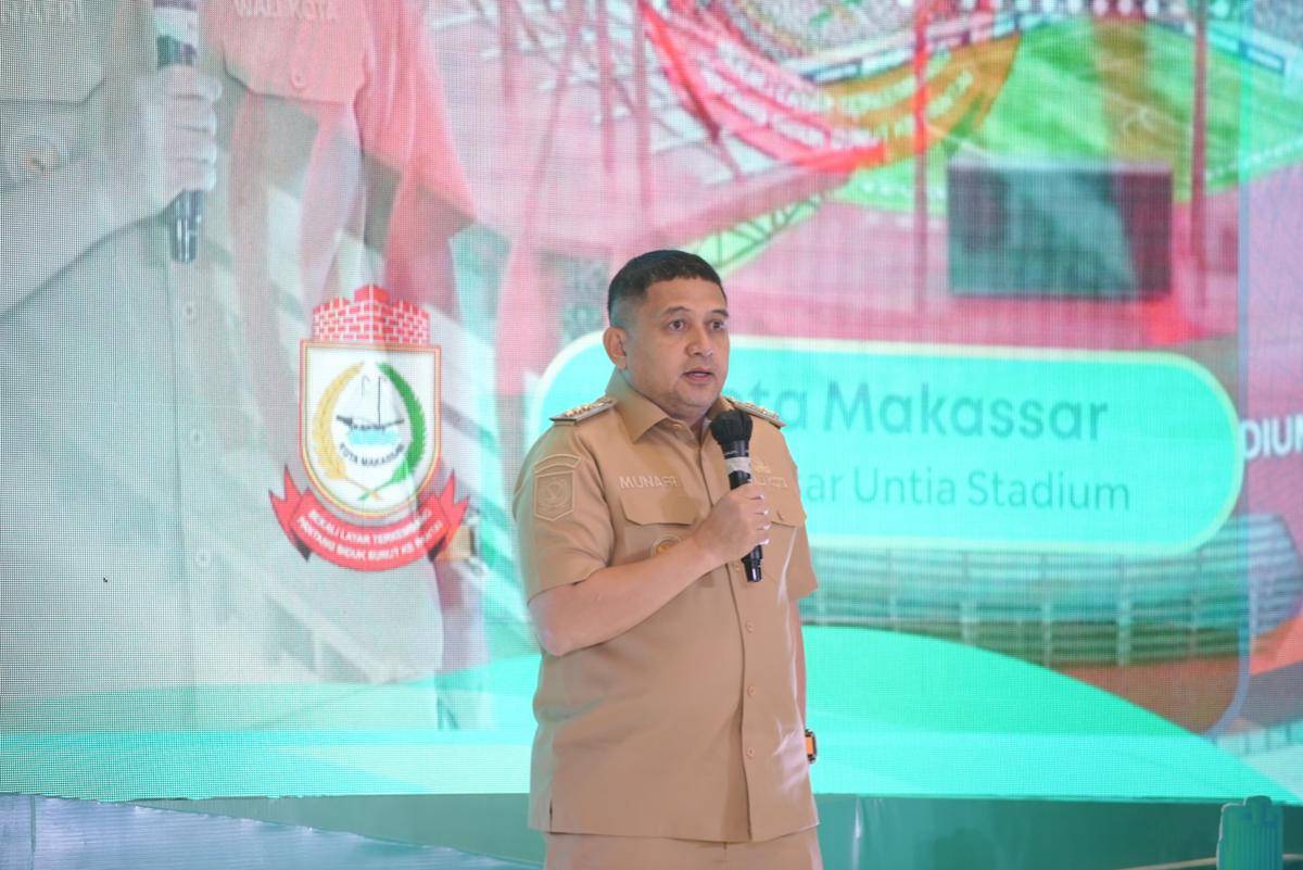 Wali Kota Makassar Munafri Arifuddin memaparkan soal rencana proyek Makassar Untia Stadium dalam forum Final South Sulawesi Investment Challenge (SSIC) yang digelar di Hotel Novotel Grand Shayla, Makassar, Senin (4/8/2025). (Dok. Humas Pemkot Makassar)
