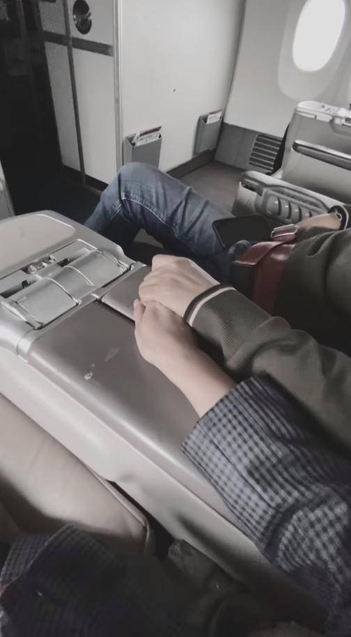 Ari Lasso dan kekasih (Instagram.com/ari_lasso)