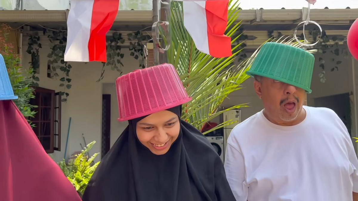 keluarga Fadil Jaidi main cantel topi 17 Agustus