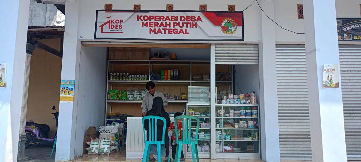 Koprasi Merah Putih di Desa Mategal Kecamatan Parang.