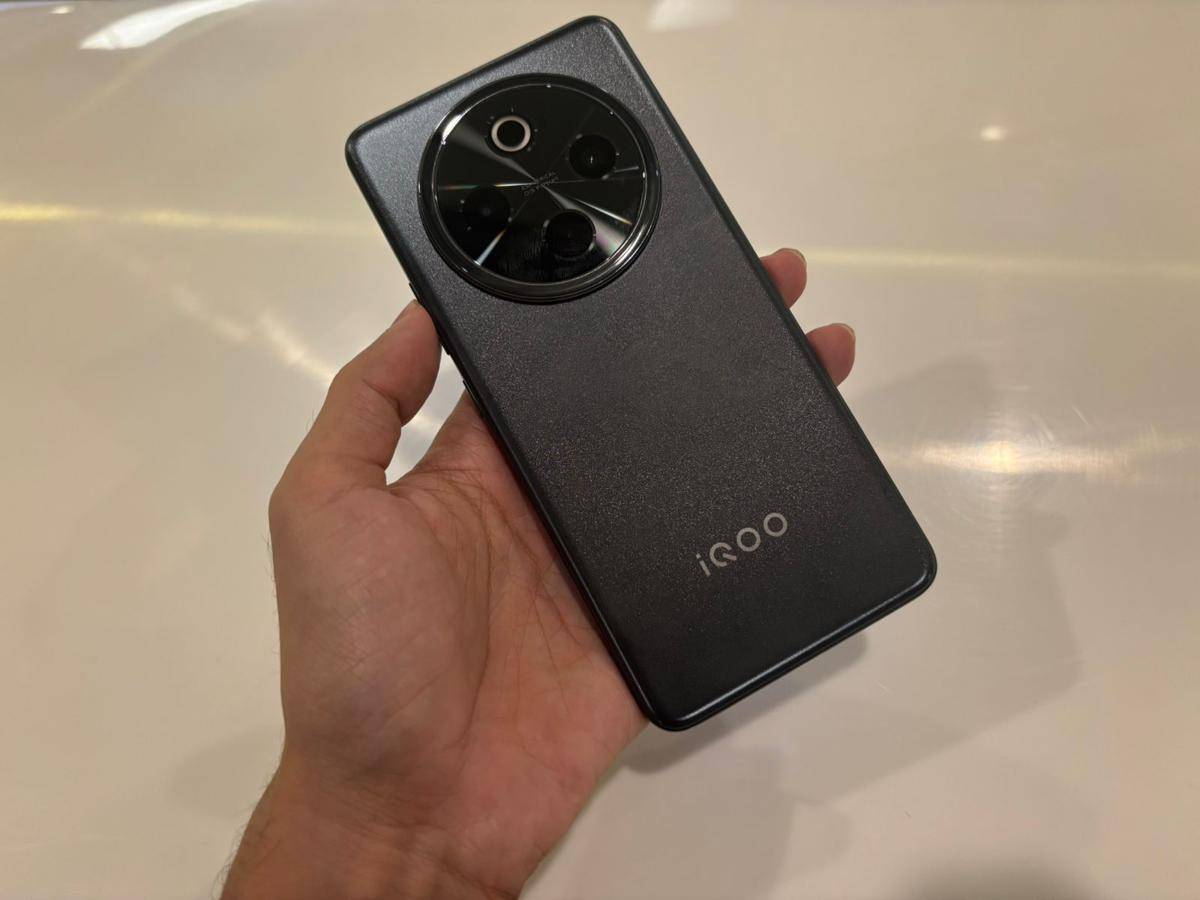  iQOO Z10 5G (IDN Times/Rifki Wuda)