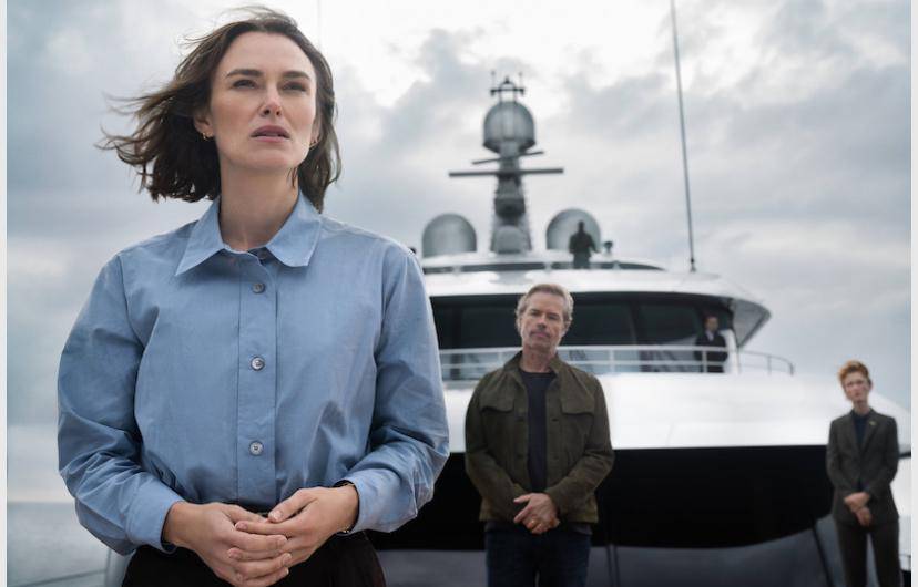 cuplikan film The Woman in Cabin 10
