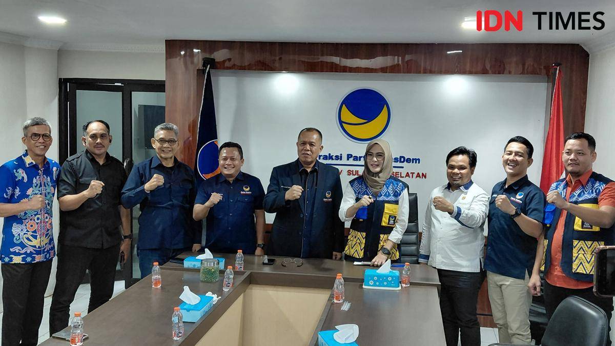 Panitia Rakernas NasDem 2025 di Makassar. (IDN Times/Aan Pranata)