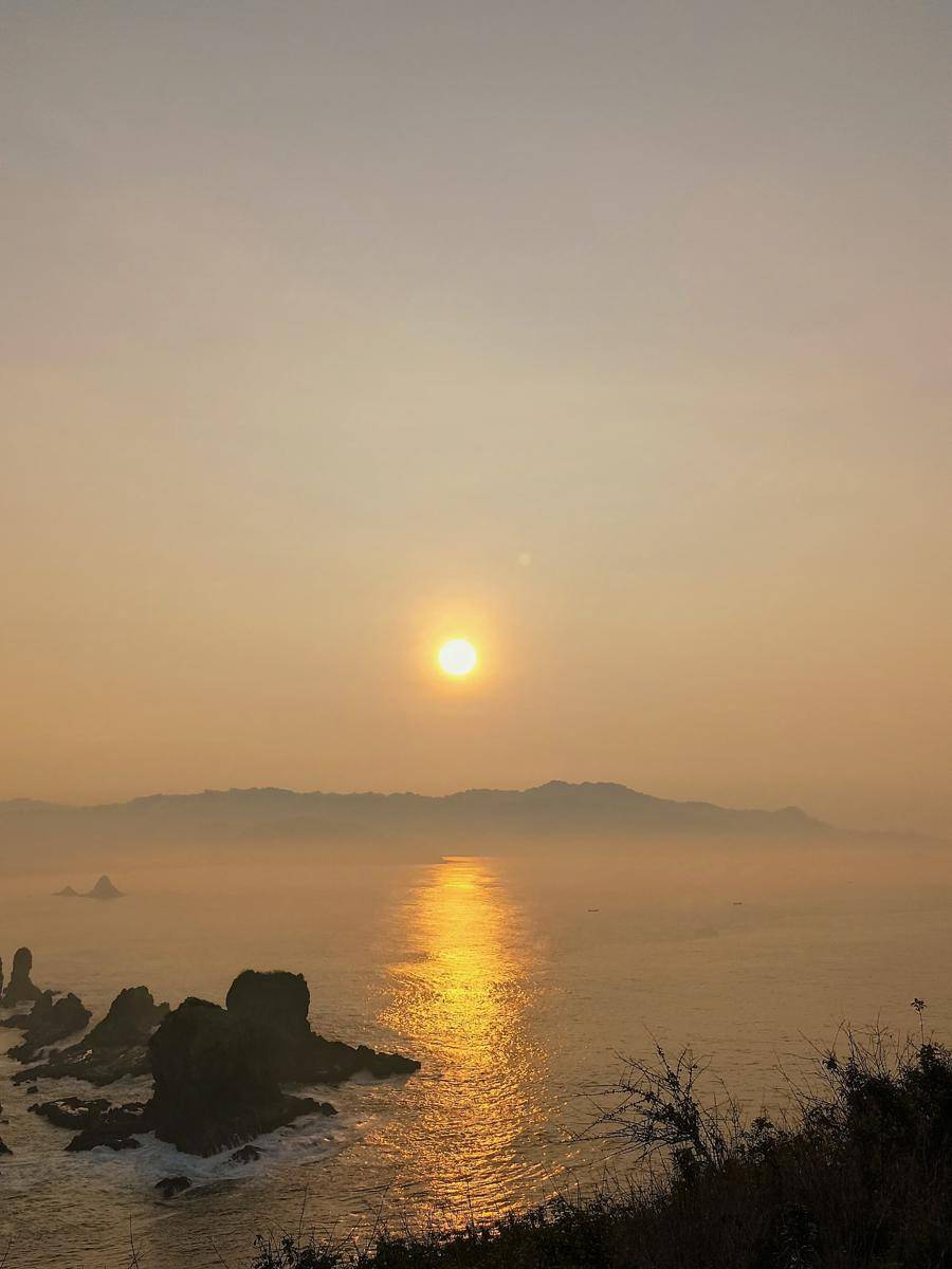 pemandangan sunrise di Teluk Love