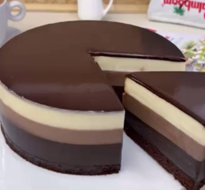 Triple chocolate mousse cake (instagram.con/@meina83)