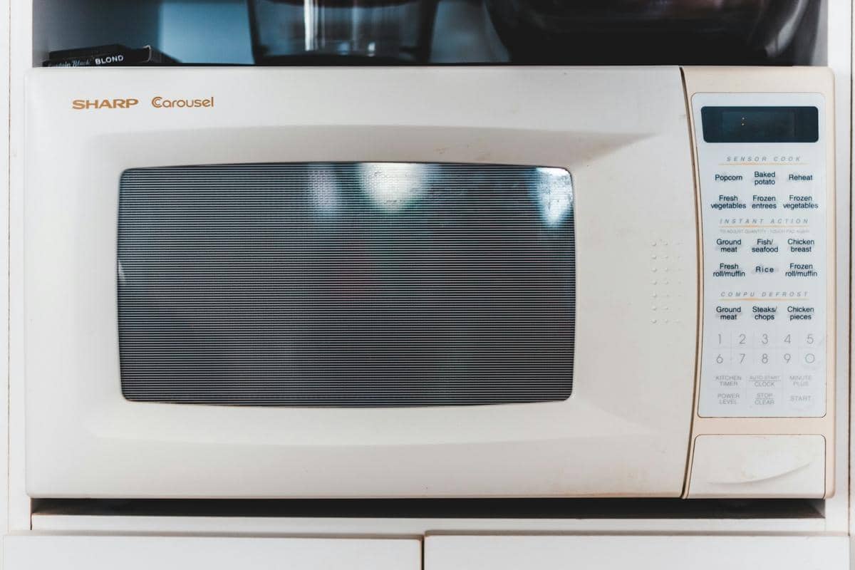 ilustrasi microwave (unsplash.com/Erik Mclean)