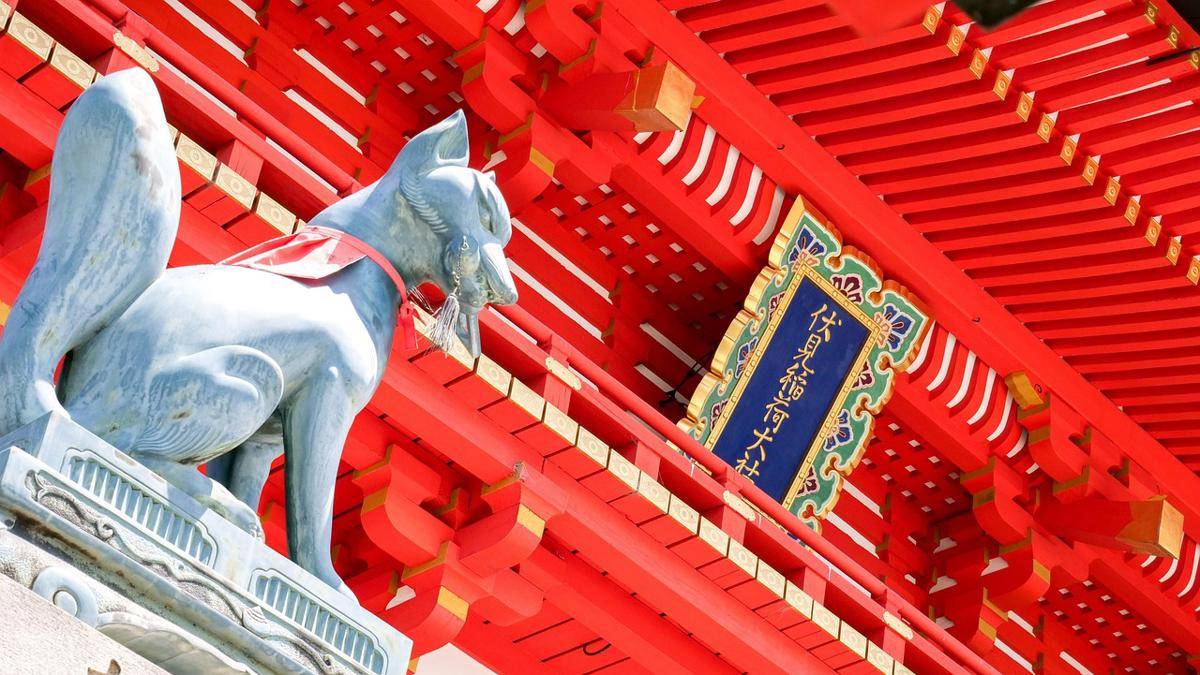 potret kitsune di Fushimi Inari Taisha (pixabay.com/tsukagoshi)