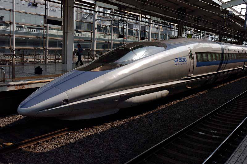 potret shinkansen di Kyoto (commons.wikimedia.org/NickCoutts)
