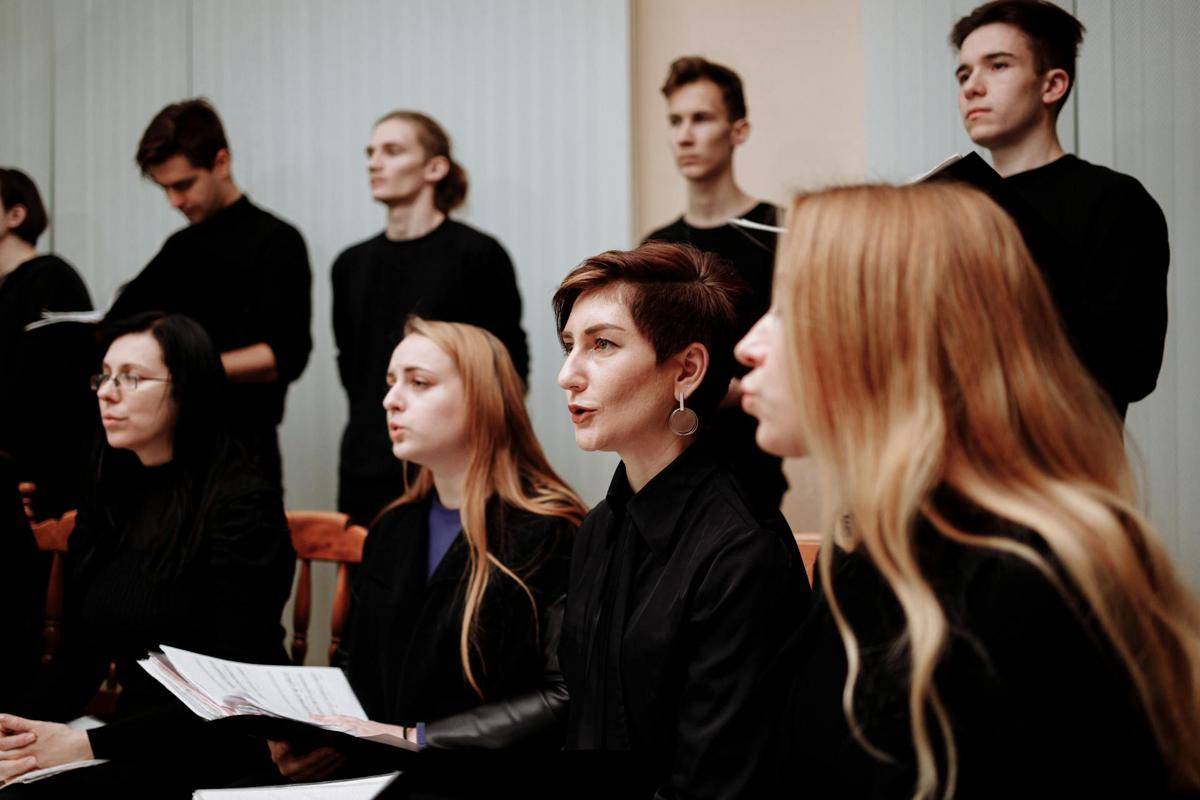 ilustrasi paduan suara (pexels.com/Thirdman))