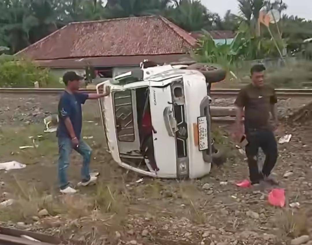 Kondisi mobil pikap yang ditabrak KA Babaranjang di Gunung Megang. (Dok. Istimewa)