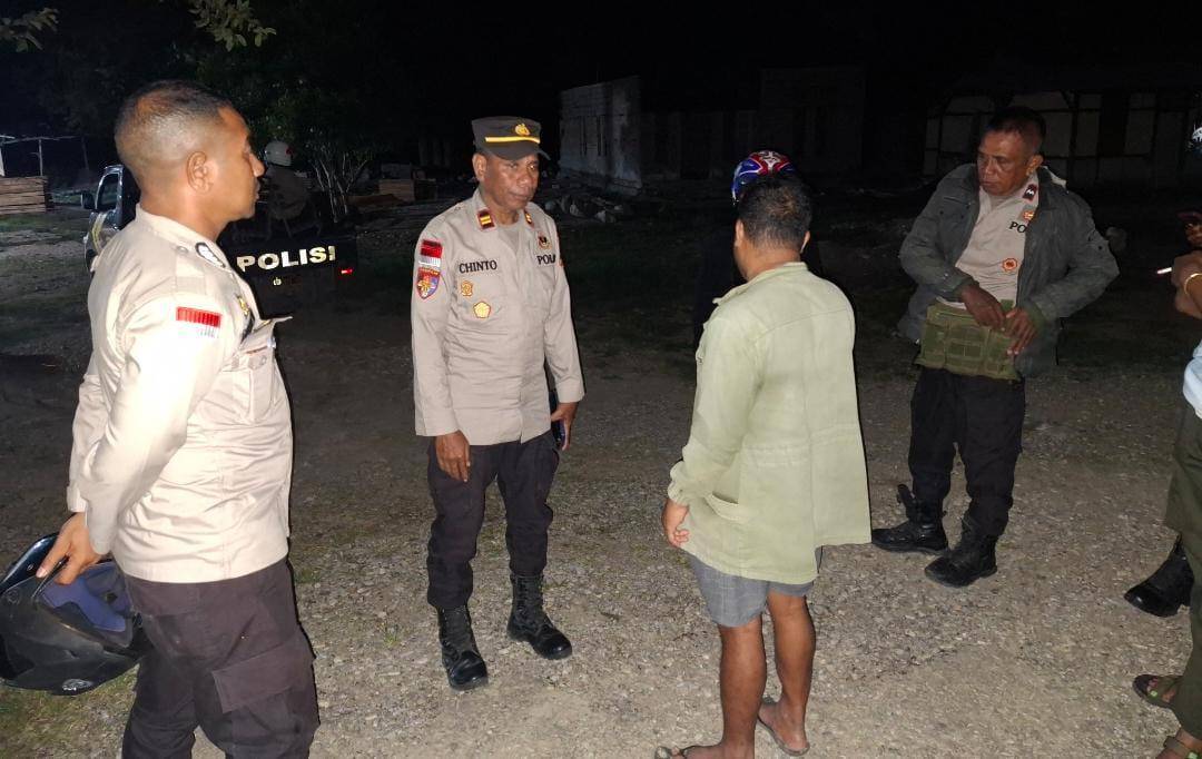Polsek Kobalima melaksanakan patroli malam. (Dok Humas Polres Malaka)