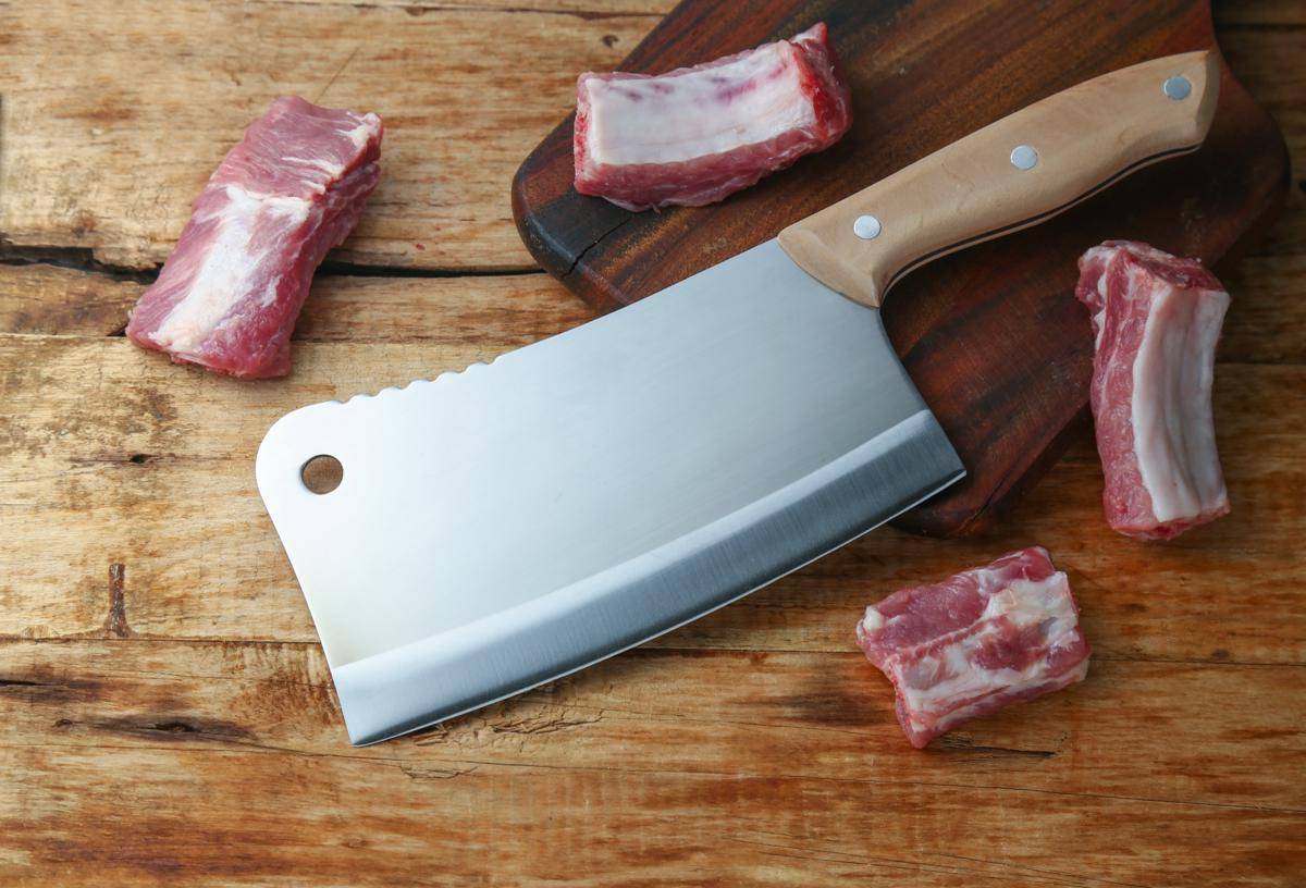 Ilustrasi cleaver knife (freepik.com/xb100)