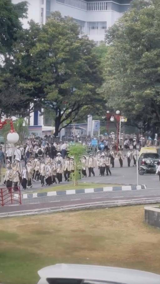 Anak Giring Ganesha Ikut Ospek (Instagram.com/cynthiaganesha)