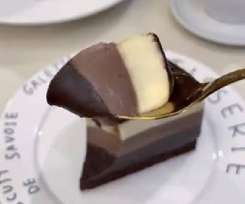 Triple chocolate mousse cake (instagram.com/@meina83)