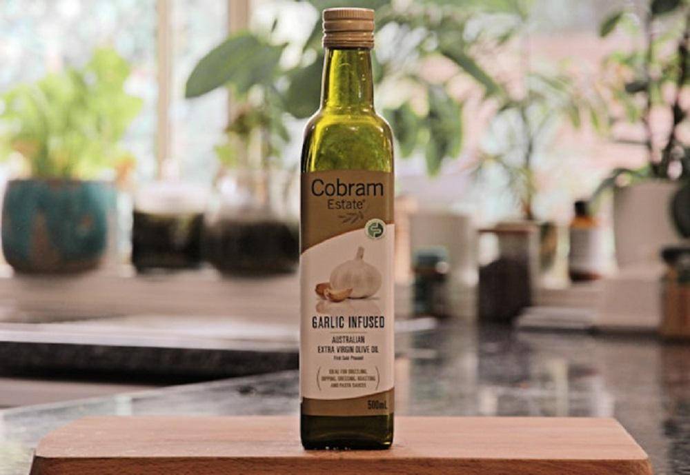 minyak zaitun/olive oil (unsplash.com/Addilyn Ragsdill @clockworklemon.com)
