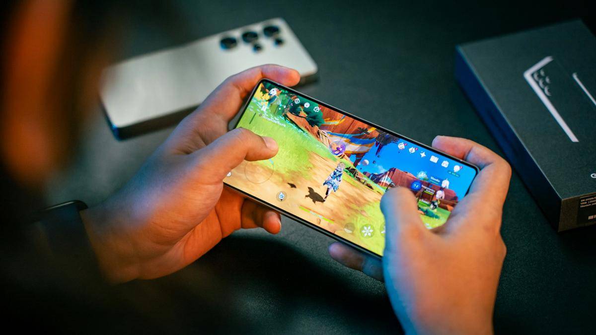 ilustrasi bermain game di HP