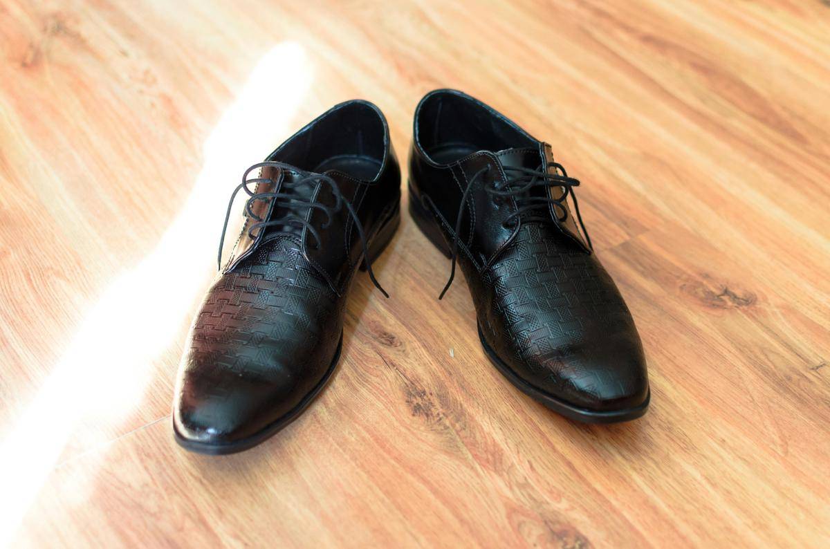 ilustrasi sepatu kulit (pexels.com/Lukas)
