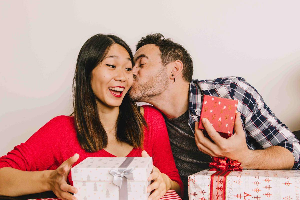 ilustrasi sepasang kekasih romantis (freepik.com/freepik)