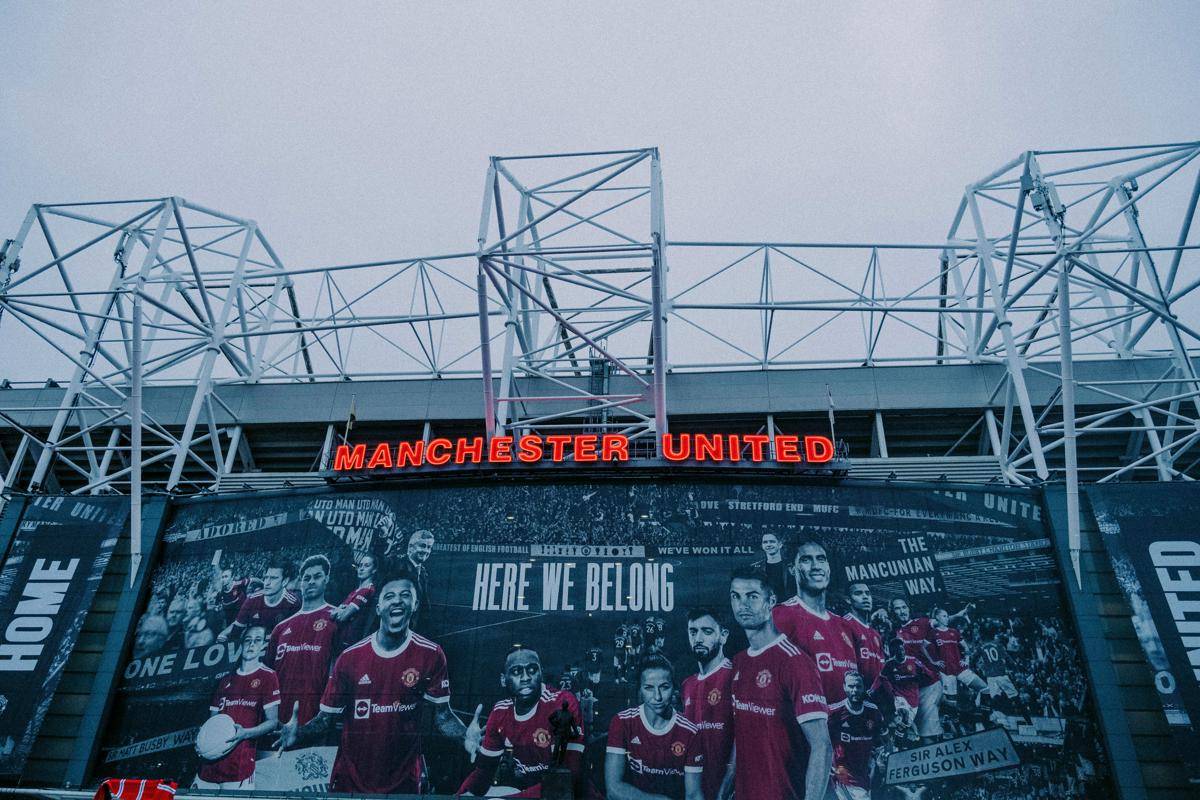 Stadion Old Trafford (unsplash.com/Colin + Meg)