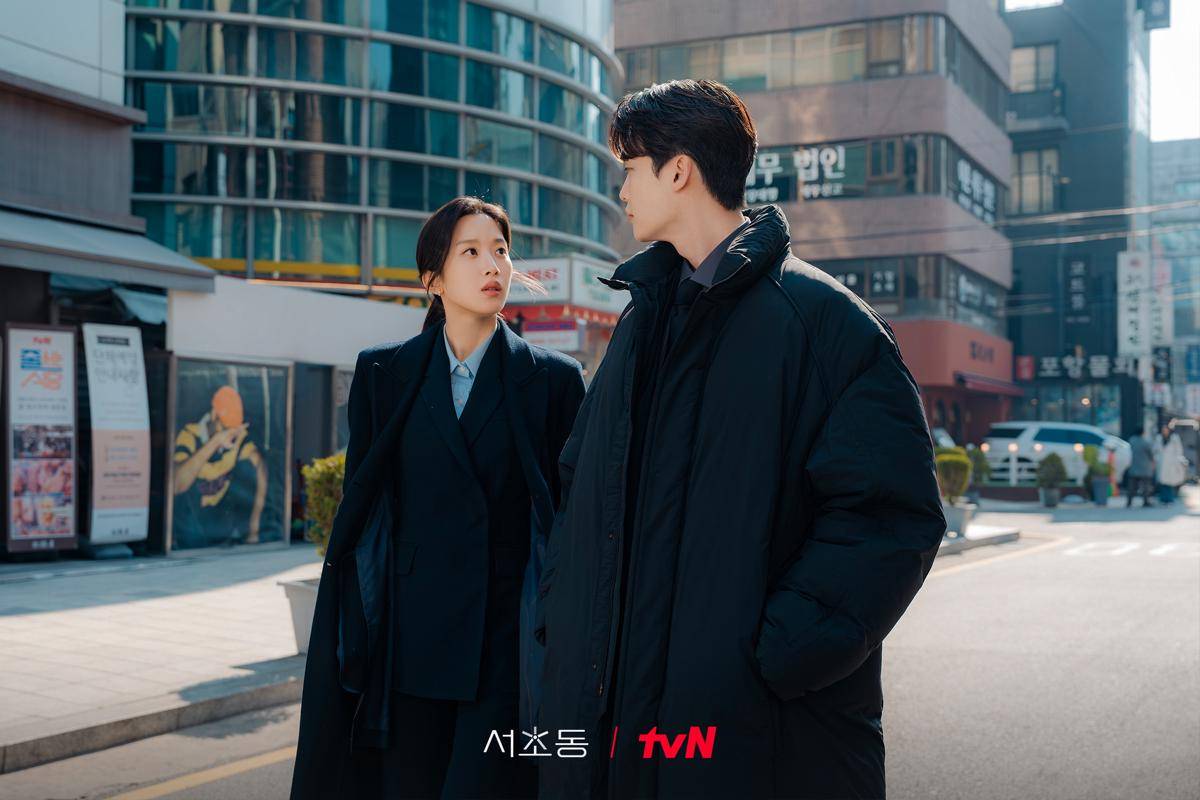 Moon Ga Young dan Lee Jong Suk di Law and the City (x.com/CJnDrama)