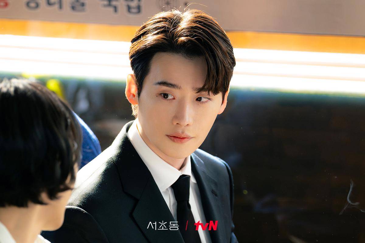 Lee Jong Suk di Law and the City (x.com/CJnDrama)