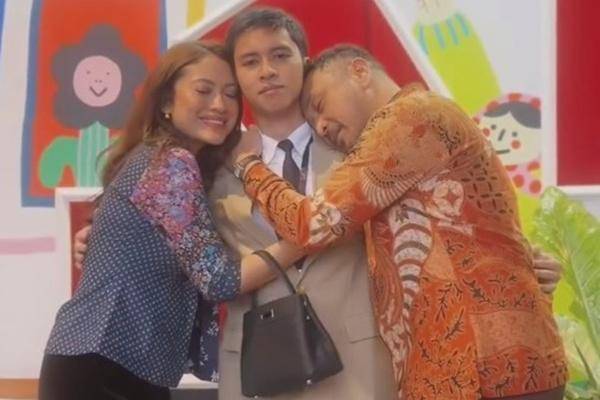Anak Giring Ganesha Ikut Ospek (Instagram.com/cynthiaganesha)