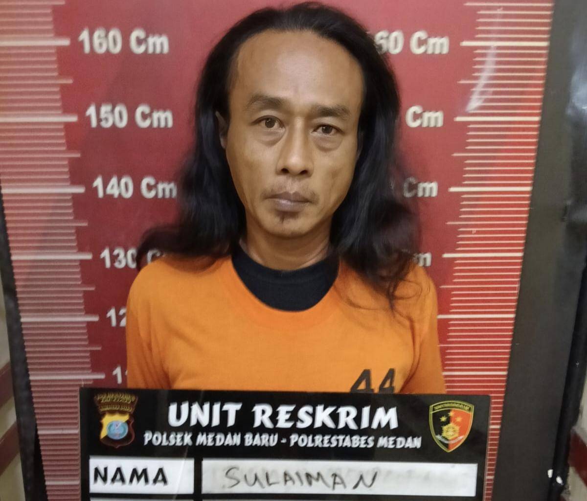Sulaiman selaku penjaga komplek yang menjadi tersangka pencurian brankas (dok.Polsek Medan Baru)