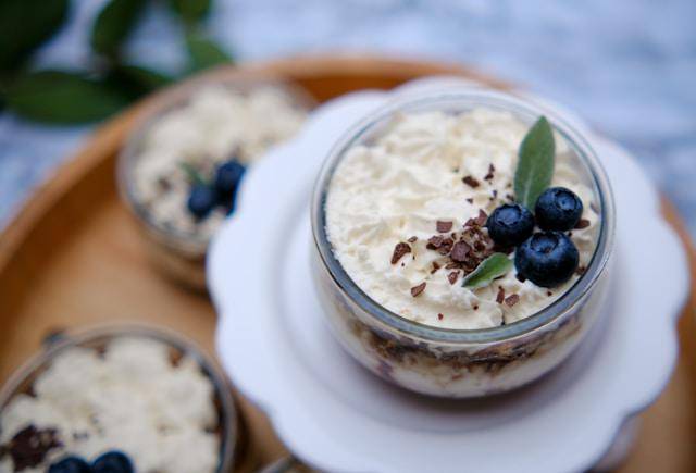 ilustrasi tiramisu blueberry (unsplash.com/Julia Blumberg)