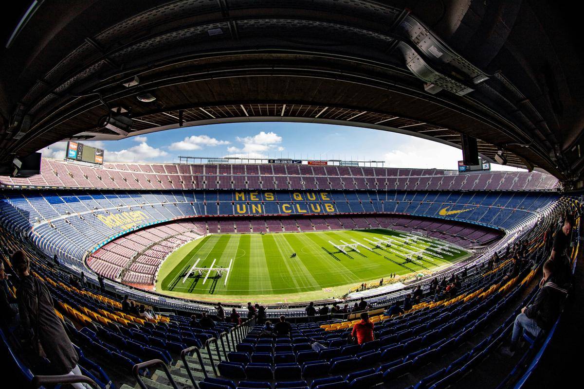 Stadion Camp Nou (unsplash.com/Paul Steiner)