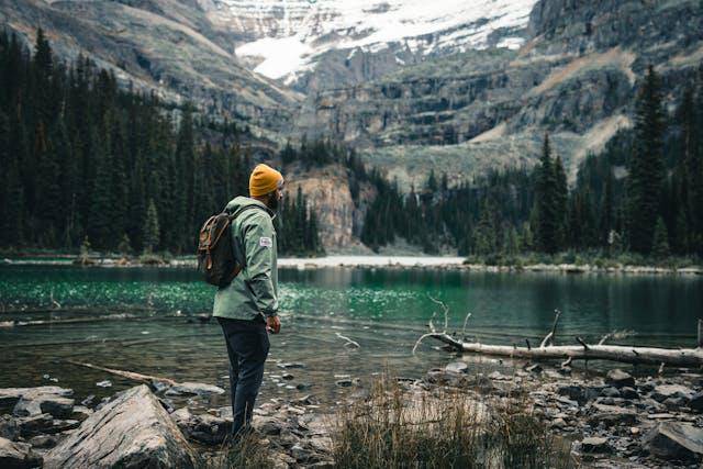 ilustrasi pria hiking (pexels.com/Ali Kazal) 