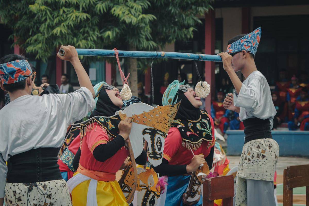 ilustrasi lomba makan kerupuk 