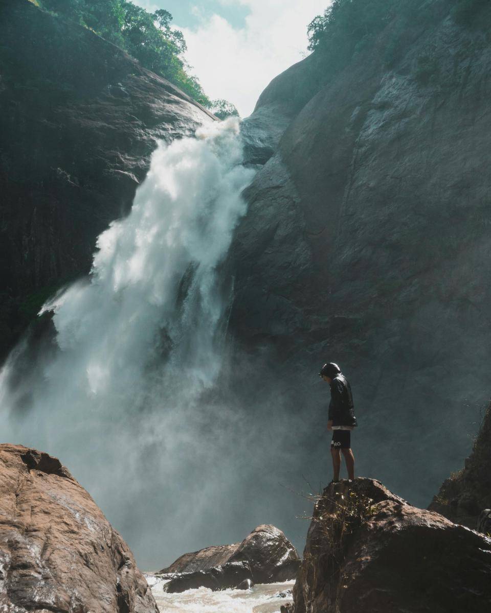 ilustrasi air terjun di pegunungan/pexels.com
