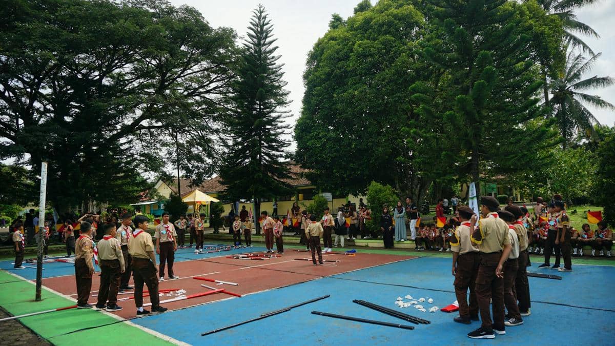ilustrasi pelajar di lapangan (unsplash.com/Publikasi SMKN 1 Cibadak)