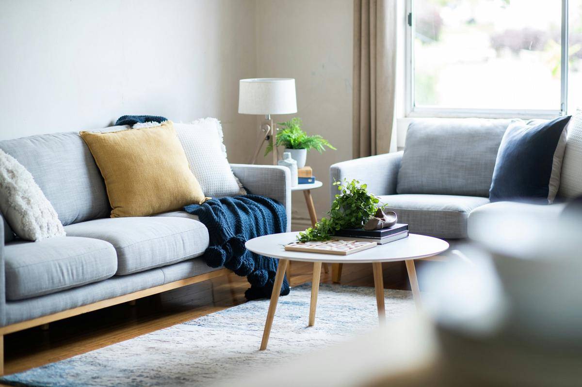 ilustrasi sofa di ruangan (unsplash.com/S.Group Official)