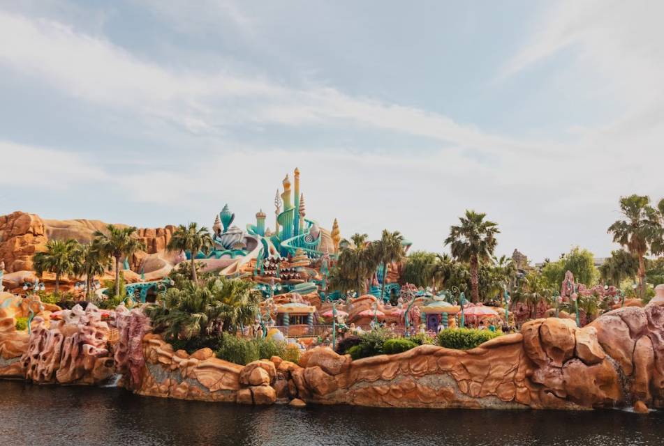 potret Tokyo DisneySea (unsplash.com/Joshua Tsu)