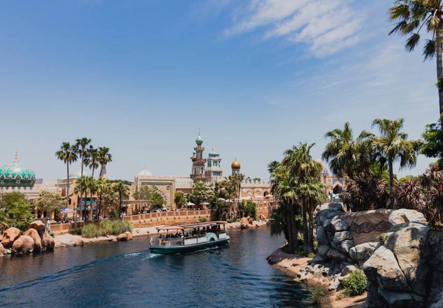 potret Tokyo DisneySea (unsplash.com/Joshua Tsu)