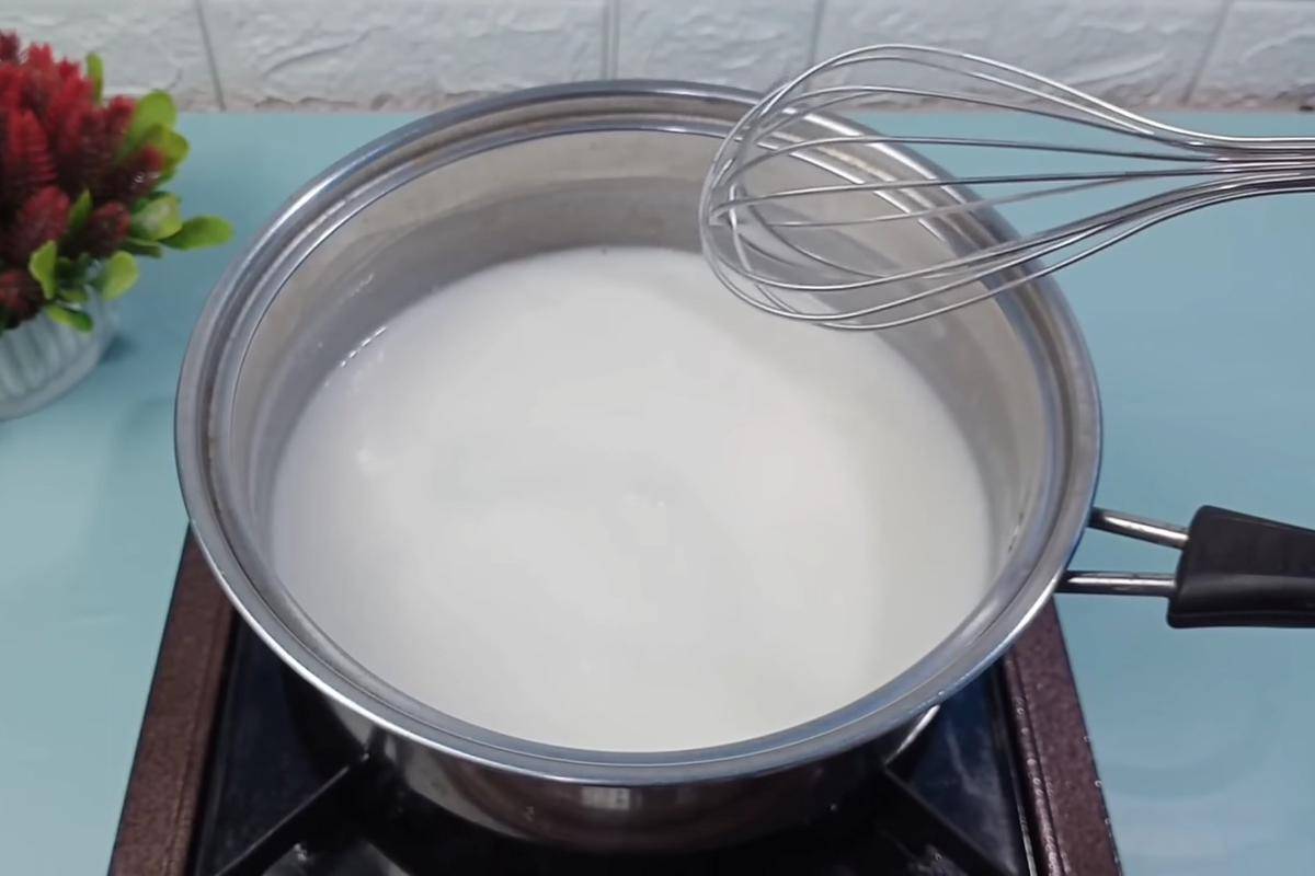ilustrasi membuat puding pisang susu (YouTube.com/resep bunda yustin)