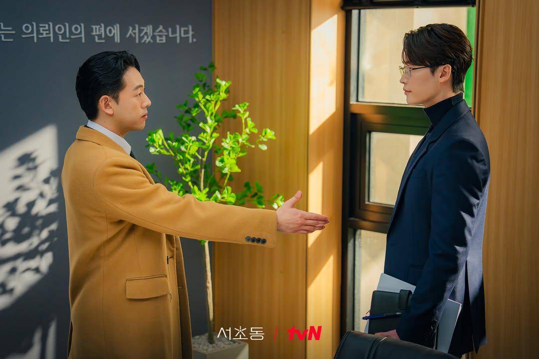 Lee Jong Suk dan Nam Yun Ho di Law and the City (instagram.com/tvn_drama)